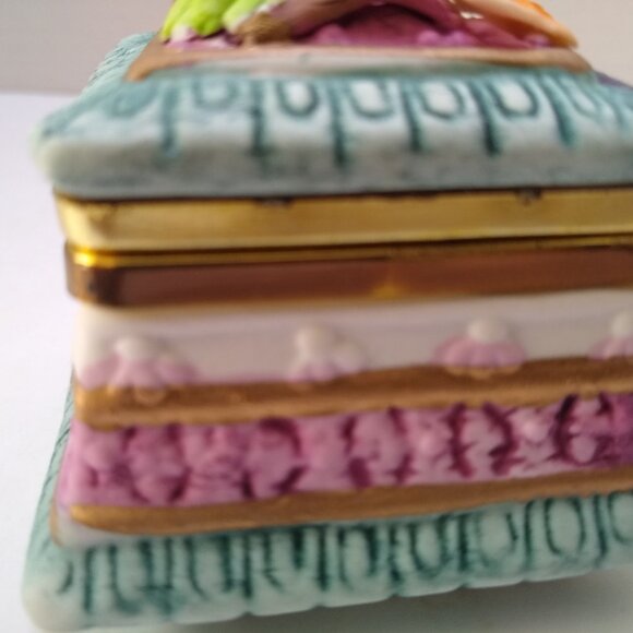 Ceramic Porcelain Trinket Jewelry Box Flower Square Dome Lidded Gold paint aroun - Picture 8 of 8